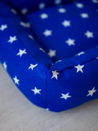 Лежак для кошек и собак / звезды, василек