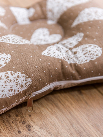 Подушка малютка "Вязаные сердечки"