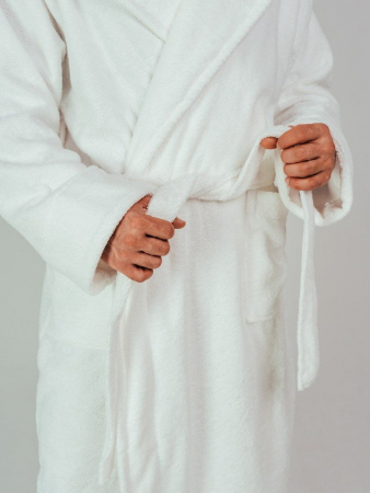 Мужской махровый халат PandaHug с капюшоном / белый