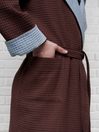 Мужской вафельный халат с капюшоном двухцветный / темный шоколад