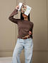 Женский лонгслив мод.2028/3 / Коричневый