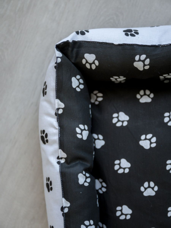 Лежак для кошек и собак / лапки, черные