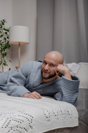 Мужской вафельный халат PandaHug Orlando с капюшоном / серый