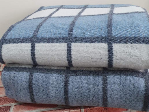 Одеяло полушерстяное 50% шерсть, 50% пэ 500гр. ОПШ-2 / расцветки в ассортименте