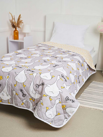 Покрывало стеганое детское поплин / Гусь-обнимусь (серый)