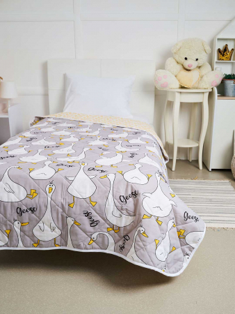 Покрывало стеганое детское поплин / Гусь-обнимусь (серый)