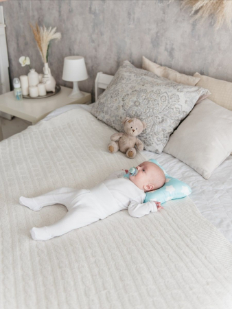 Подушка малютка "Белые пряники на голубом"