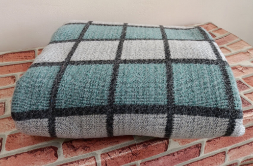 Одеяло полушерстяное 50% шерсть, 50% пэ 400гр. ОПШ-1 / расцветки в ассортименте