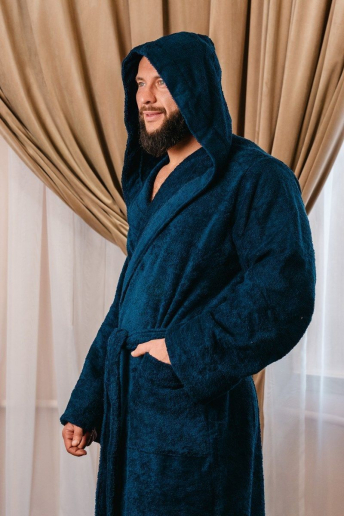 Мужской халат махровый с капюшоном / темно-синий с вышивкой