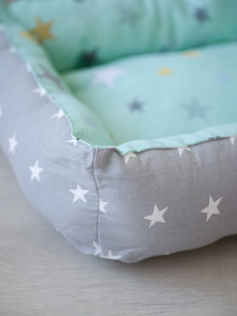 Лежак для кошек и собак / звезды, серый, зеленый