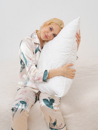 Подушка стеганая "Очарование" / белая