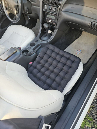 Подушка автомобильная на сиденье "АВТО-БИО" 50x45 / черная