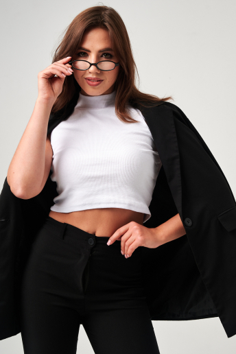 Женский топ 52714  укороченный с горлом / белый