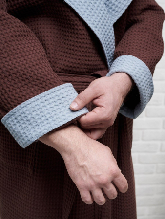 Мужской вафельный халат с капюшоном двухцветный / темный шоколад