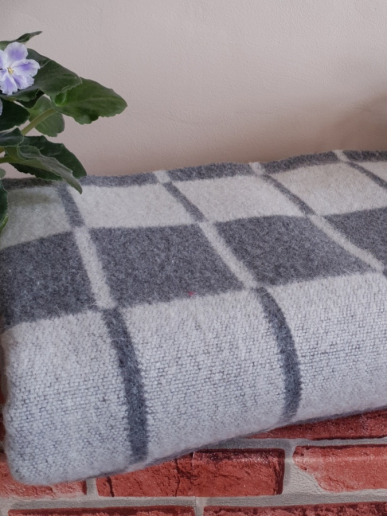 Одеяло полушерстяное С-4 70% шерсть 400гр. / Клетка