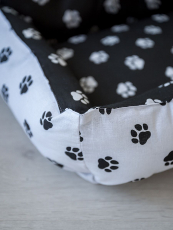 Лежак для кошек и собак / лапки, черные