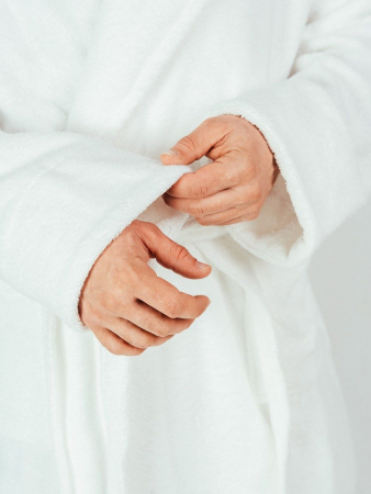 Мужской махровый халат PandaHug с капюшоном / белый