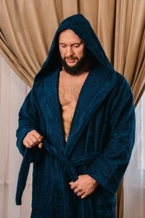Мужской халат махровый с капюшоном / темно-синий с вышивкой