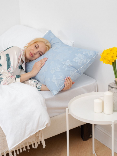 Подушка стеганая "Очарование" / голубая